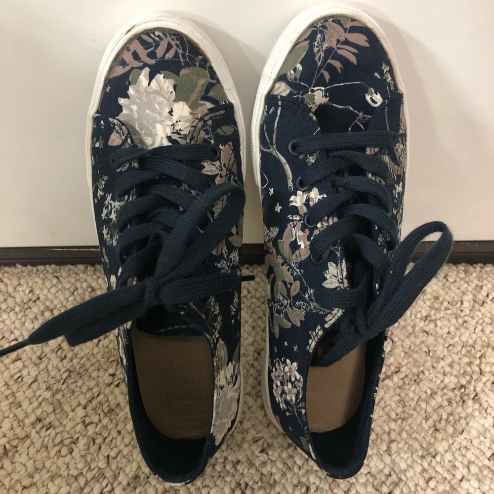 Kaari Blue Shoes